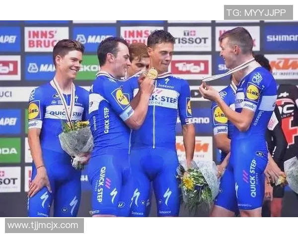 深圳足球队的奋斗历程与世锦赛荣耀背后的故事揭秘