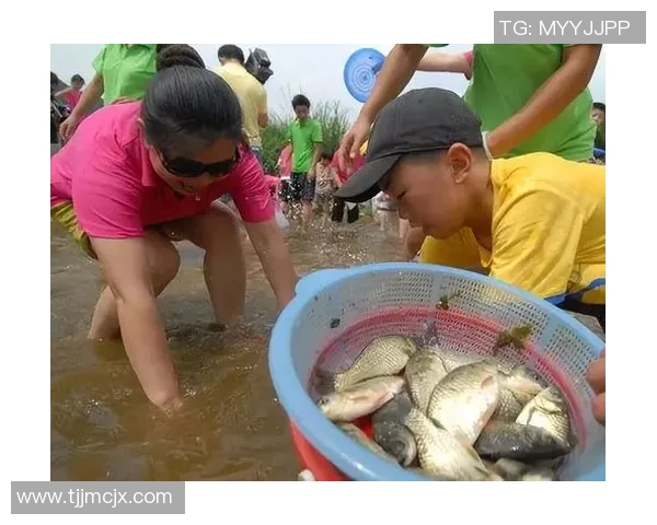 国外足球明星钓鱼乐趣无限亲密接触自然展现真实自我