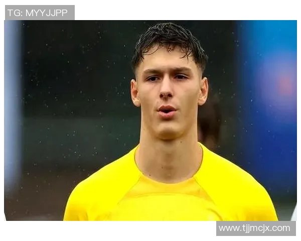 实在不理解足球明星为何在场上光鲜亮丽却生活中常常陷入困扰与争议