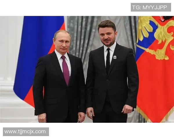 普京亲自为足球明星颁奖展现体育精神与国家荣誉的完美结合